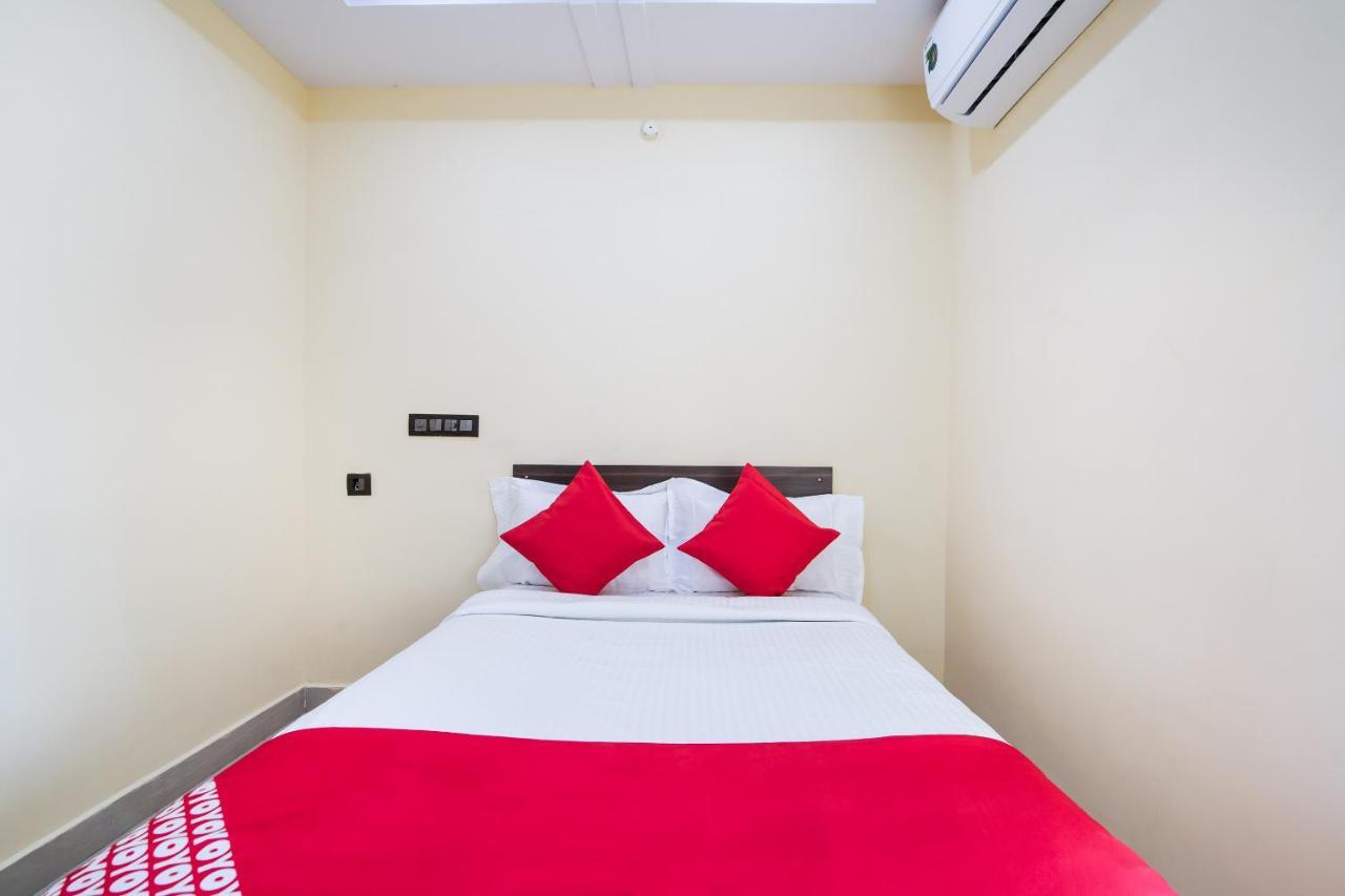 מלון Kurmannapalem Oyo Mohan Residency מראה חיצוני תמונה