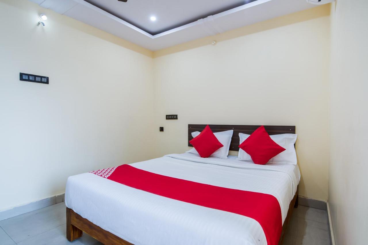 מלון Kurmannapalem Oyo Mohan Residency מראה חיצוני תמונה